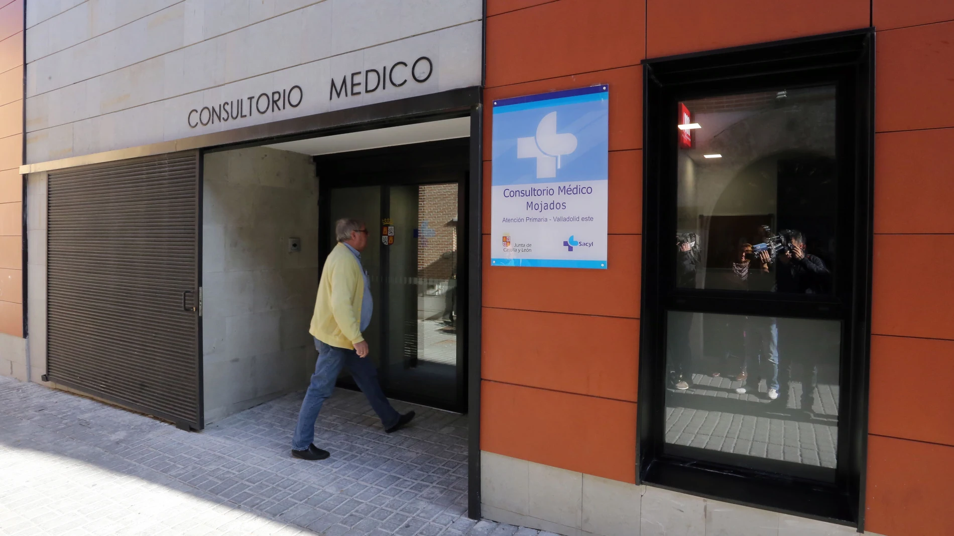 Entrada del consultorio médico de Mojados