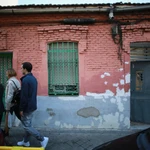 La emblemática fachada de Peironcely 10, inmortalizada por la cámara de Robert Capa en noviembre de 1936