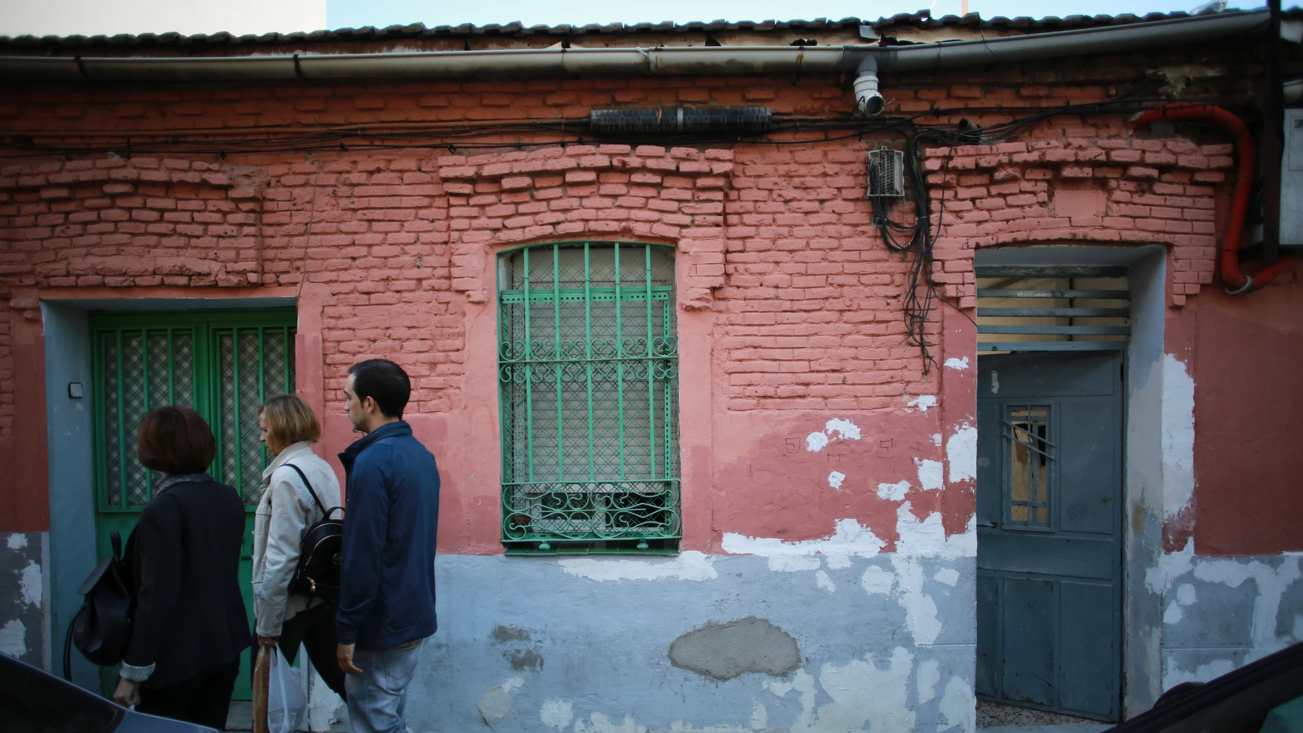 La emblemática fachada de Peironcely 10, inmortalizada por la cámara de Robert Capa en noviembre de 1936