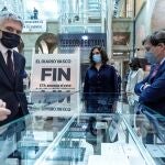 El ministro del Interior, Fernando Grande-Marlaska; la presidenta de la Comunidad de Madrid, Isabel Díaz Ayuso y el alcalde de Madrid, José Luis Martínez-Almeida durante la inauguración de la exposición "El terror a portada. 60 años del terrorismo en España a través de la prensa", que acoge la Real Casa de Correos en Madrid
