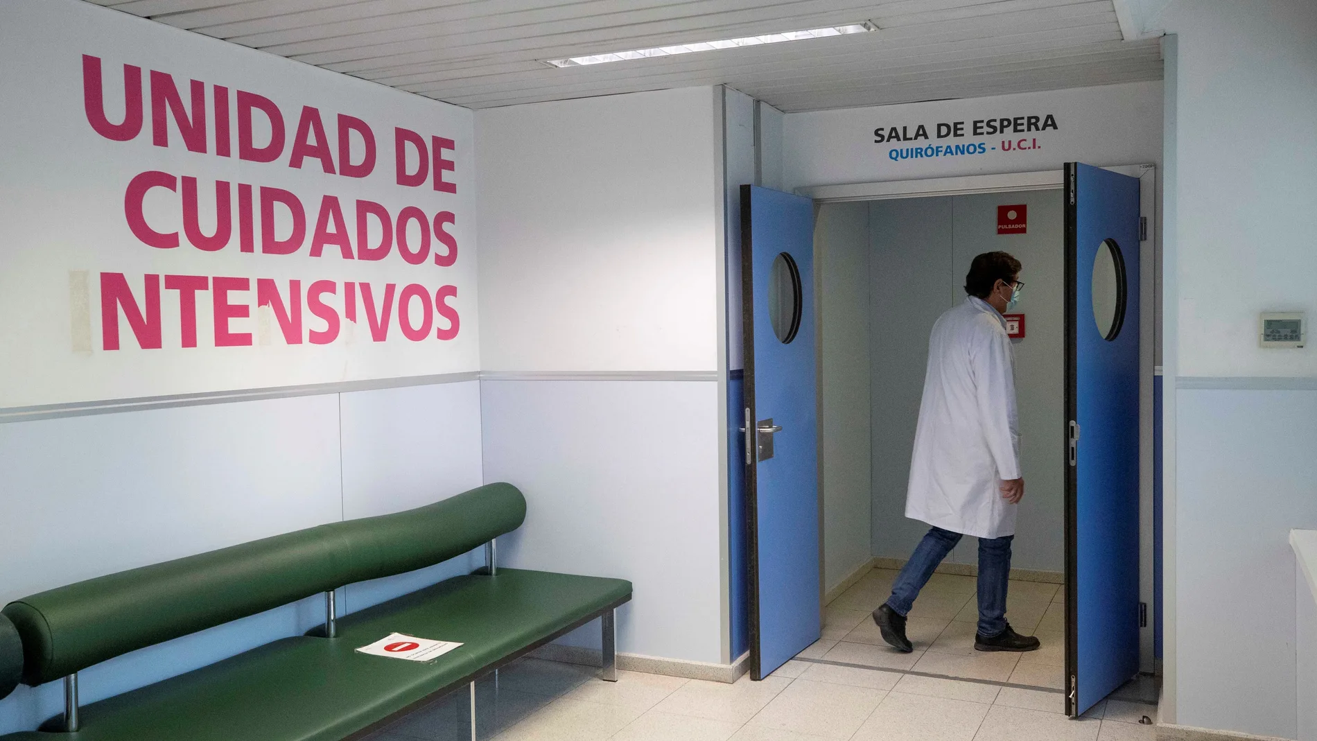 Un médico del Hospital Reina Sofía de Murcia
