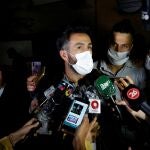 El médico Leopoldo Luque habla a la prensa sobre el estado de salud del exfutbolista argentino Diego Maradona.