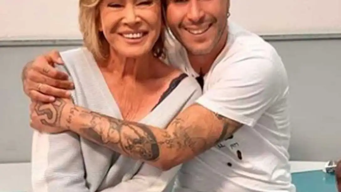 Kiko Rivera posa con Mila Ximénez para anunciar la entrevista más demoledora contra su madre.