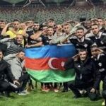Foto oficial del equipo con la bandera de Azerbaiyán