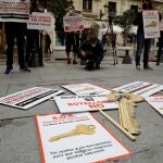 Empresarios y representantes de pymes del ocio nocturno de València reclaman ante el Palau de la Generalitat nuevas ayudas públicas y urgentes para lograr "su supervivencia" ante las medidas restrictivas adoptadas en la segunda ola de la pandemia