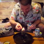 Este reto consiste en comerse un cactus ardiendo