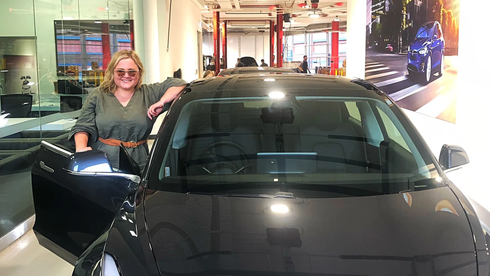 Esta presentadora se burló de los ladrones de su Tesla con este truco del iPhone