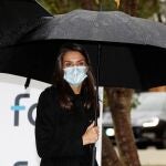 GRAF4383. MADRID, 05/11/2020.- La reina Letizia a su llegada a una reunión de trabajo de la Fundación de Ayuda contra la Drogadicción (FAD) en Madrid, este jueves. EFE/ Zipi