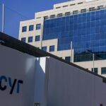 Edificio con el logo de Sacyr