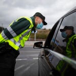 Imagen de un control de la Guardia Civil en el desvío hacia Guadarrama