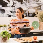 Tamara Falcó y el jersey de rayas de Zara que de momento no ha agotado.