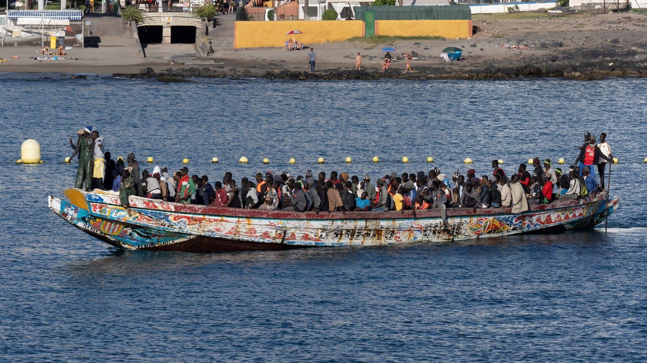 Llega un cayuco con 230 inmigrantes a bordo a El Hierro
