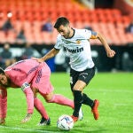 José Luis Gayà con el Valencia frente al Real Madrid.