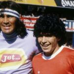 Hugo Gatti y Diego Maradona posan antes de un partido entre Boca Juniors y Argentinos Juniors.