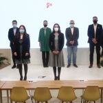Arrimadas posa acompañada de los miembros del Comité Permanente de Ciudadanos tras la reunión en Madrid