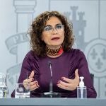 La ministra de Hacienda y portavoz del Gobierno, María Jesús Montero durante la rueda de prensa tras el Consejo de Ministros celebrado en el Palacio de La Moncloa este martes. EFE/Rodrigo Jiménez