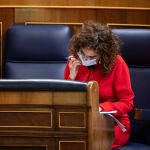 La ministra de Hacienda, María Jesús Montero, durante el pleno del Congreso de los Diputados