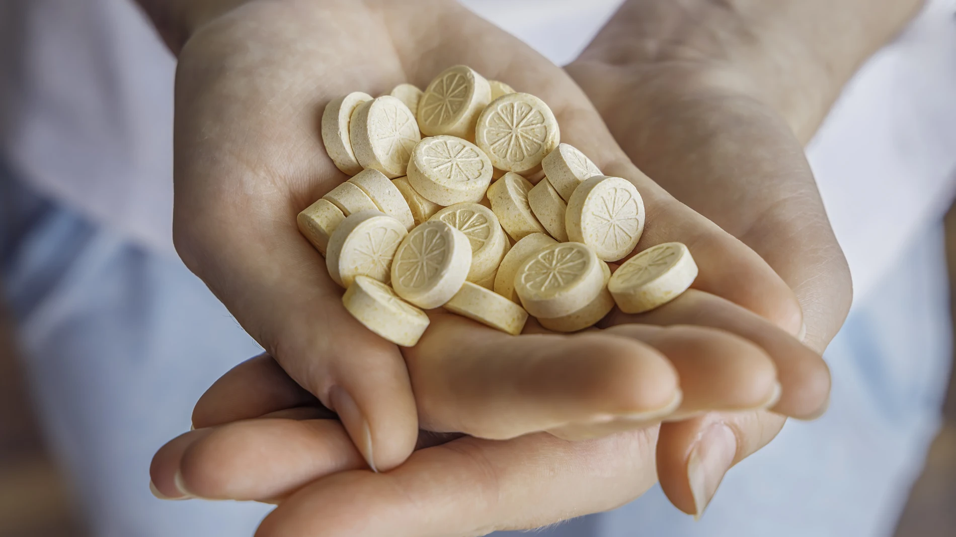 Por la pandemia muchos ciudadanos hacen acopio de productos de vitamina C con el fin de prevenir las defensas bajas