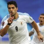 Luis Suárez marcó de penalti ante Colombia