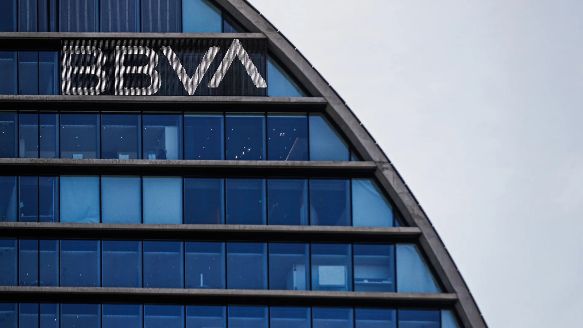 Fachada de la sede corporativa del BBVA, en el distrito de Las Tablas en Madrid