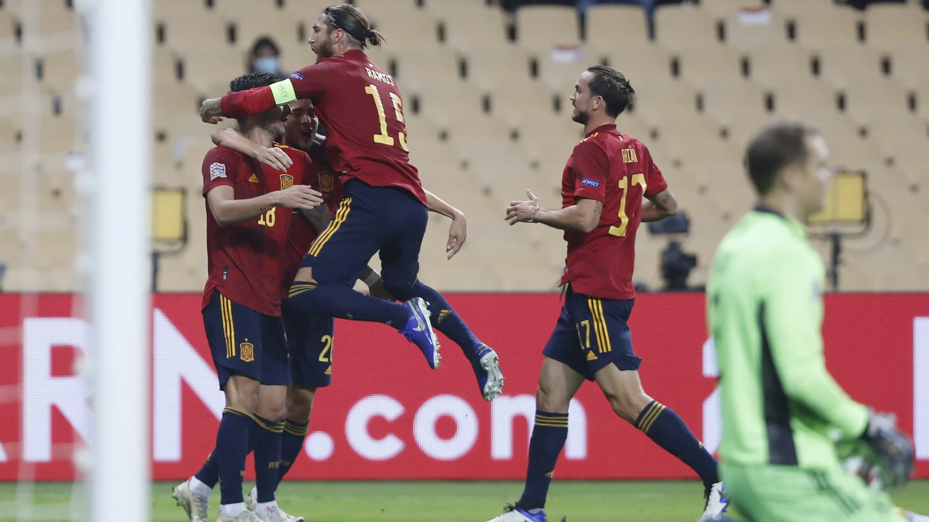 Sergio Ramos celebra uno de los goles de España a Alemania