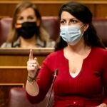 La diputada de Vox, Macarena Olona durante la sesión de control al Gobierno en el Congreso