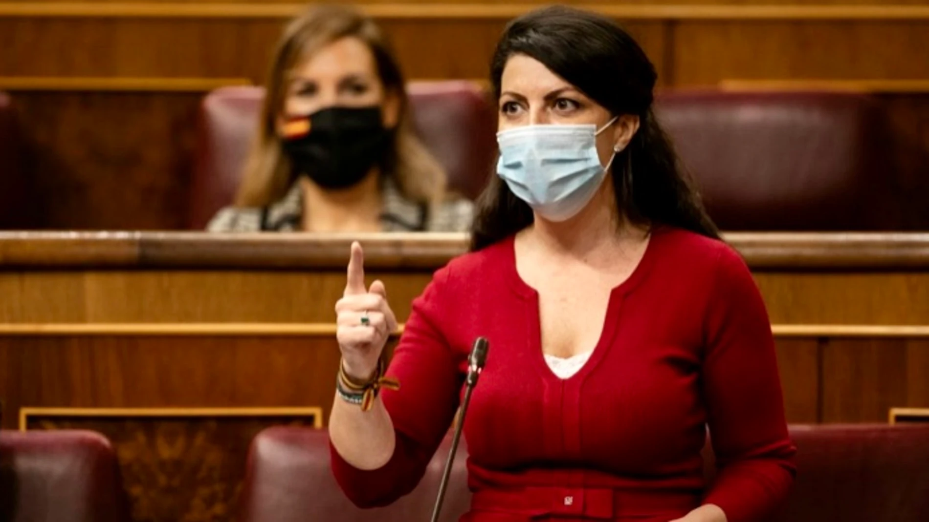 La diputada de Vox, Macarena Olona durante la sesión de control al Gobierno en el Congreso