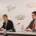 José M. Domínguez, director del Proyecto Edufinet, y José Antonio Díaz, responsable del Área de Educación Financiera del Grupo Unicaja, en el III Congreso Educación Financiera