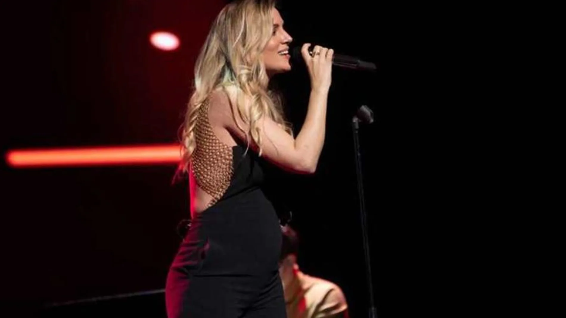 Edurne en el concierto de Cadena Dial