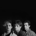 Ana Torroja, Nacho Cano (centro) y Jose María Cano lanzaron hace 40 años «Mecano», su icónico «álbum del reloj»