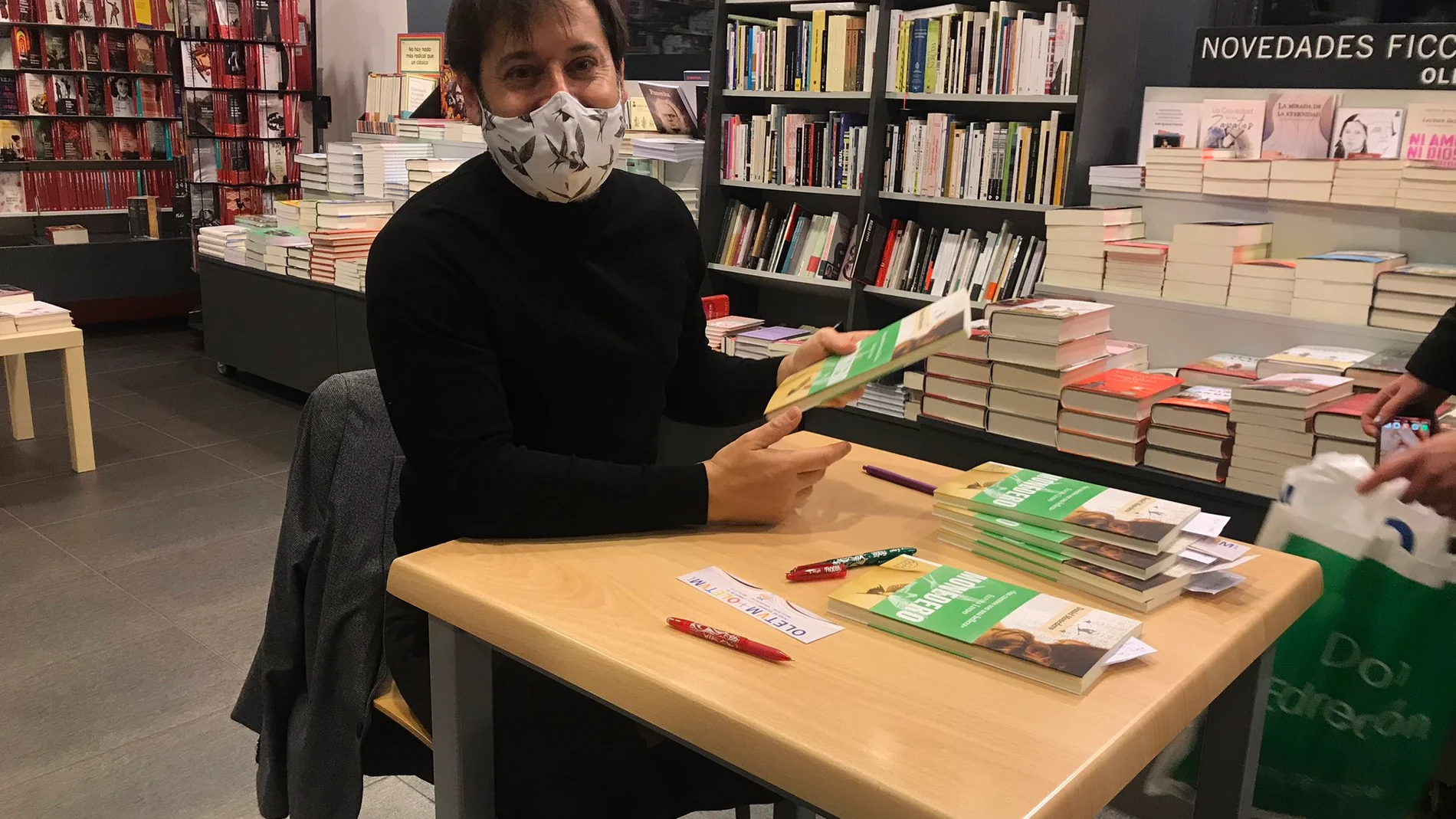 El vallisoletano Daniel Monedero, durante la firma de libros el Oletvm