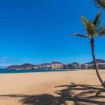 Playa de las Canteras, ubicada en Las Palmas de Gran Canaria