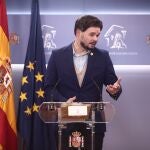 El portavoz de ERC en el Congreso, Gabriel Rufián, interviene en una rueda de prensa posterior a la Comisión de Presupuestos en el Congreso de los Diputados, en Madrid