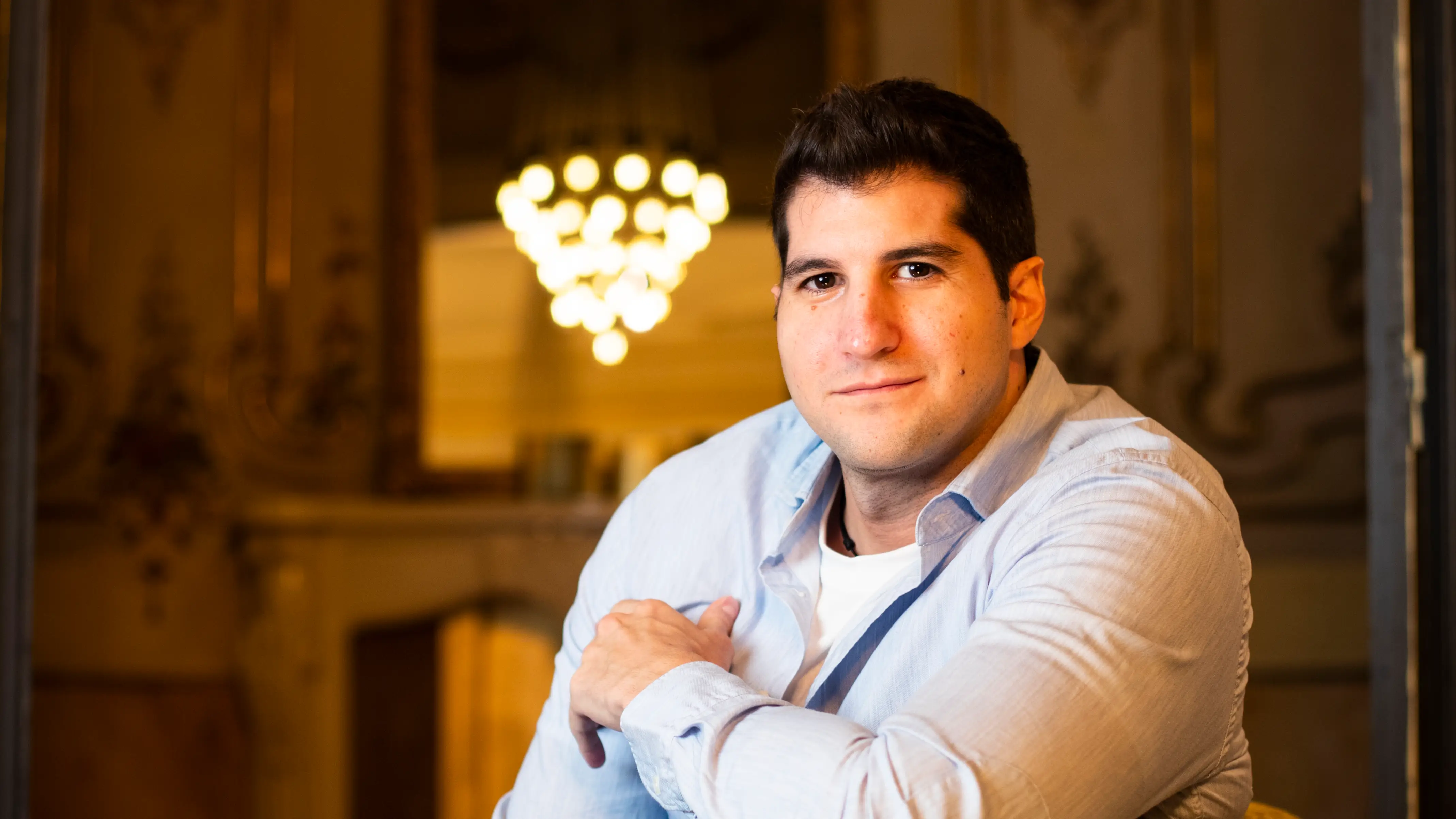 25/11/2020. © Jesús G. Feria.Julian Contreras Junior posa para LA RAZÓN en el Hotel CoolRooms de Madrid.