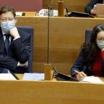 El presidente de la Generalitat, Ximo Puig, y la vicepresidenta Mónica Oltra, durante un pleno de Les Corts