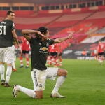Edinso Cavani, del Manchester United, celebra su primer gol contra el Southampton.