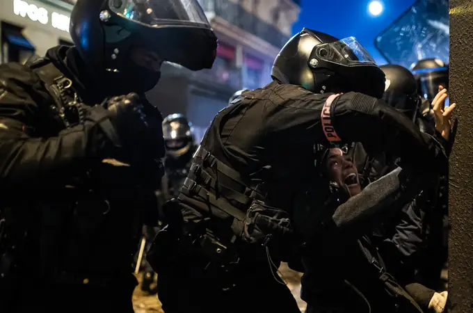 ¿Quiénes son los cuatro policías franceses imputados por golpear a un productor musical negro? ¿Quiénes son los cuatro policías franceses imputados por golpear a un productor musical negro?