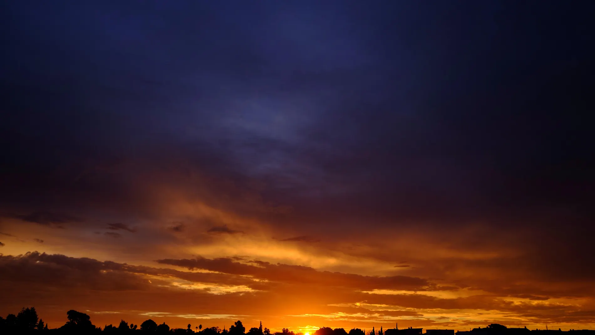 Cielos nubosos en Sevilla. EFE/Julio Muñoz