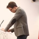 El portavoz de Más País en el Congreso, Iñigo Errejón, durante una rueda de prensa en la Cámara Baja tras la Junta de Portavoces, en Madrid.