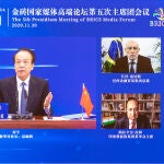 A la izquierda de la foto: He Ping, presidente y editor en jefe de la Agencia de Noticias Xinhua de ChinaA la derecha de la foto: en primera fila: José Juan Sánchez, presidente del Grupo CMA de Brasil, Sergey Kochetkov, primer editor en jefe adjunto de Rossiya Segodnya de Rusia; en segunda fila: Narasimhan Ram, director de The Hindu Publishing Group of India, e Iqbal Surve, presidente ejecutivo de Independent Media de Sudáfrica.