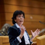 La ministra de Educación y Formación Profesional, Isabel Celaá, interviene durante una sesión de control al Gobierno en el Senado, en Madrid (España), a 1 de diciembre de 2020. Se trata de la última sesión de control al Ejecutivo del año y, a pesar de no contar con el presidente del Gobierno, sí asisten sus cuatro vicepresidentes. El pleno coincide con el debate de la fase final del Proyecto de los Presupuestos Generales del Estado para 2021 en el Congreso.1 DICIEMBRE 2020;SENADO;GOBIERNO;POLÍTICA;CARMEN CALVO;PABLO IGLESIAS;PSOE;UNIDAS PODEMOS;LEGISLACIÓN;LEYESEUROPA PRESS/J. Hellín. POOL01/12/2020
