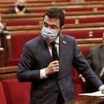 El vicepresidente de la Generalitat en funciones de presidente, Pere Aragonès, durante la sesión de control al Govern en el Parlament.