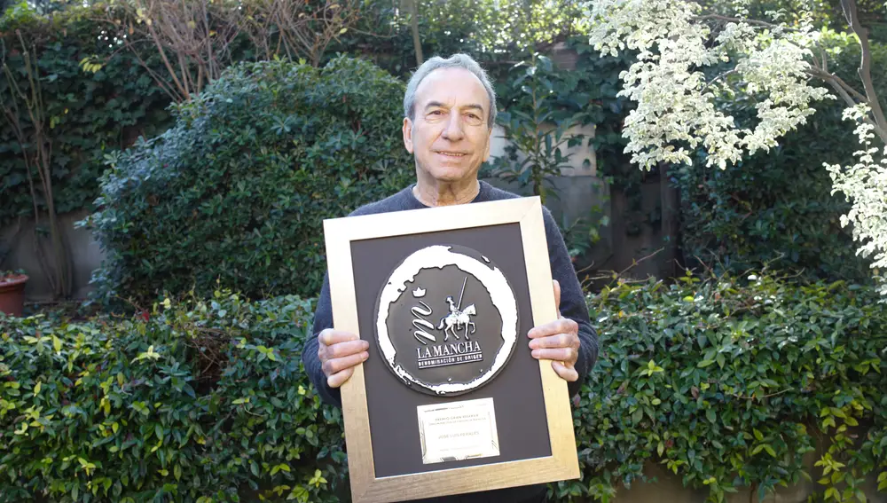 José Luis Perales Premios recibió el premio de Honor "Reserva" de la DO La Mancha 2020