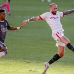Aleix Vidal con el Sevilla frente al Real Madrid.