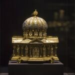 El relicario medieval en forma de domo, parte del tesoro de Guelph que se expone en el Museo de Artes Decorativas de Berlín y cuya propiedad han reclamado descendientes de judíos que lo compraron en 1929 y lo revendieron en 1935, según alegan, forzosamente, a los nazis.