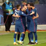 Los jugadores del Atlético de Madrid celebran uno de los dos tantos anotados ante el Salzburgo