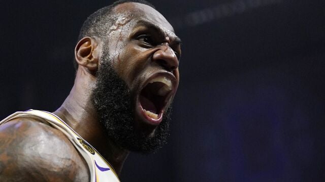 LeBron no pudo contenerse al ver las imágenes de la agresión de un entrenador a un niño