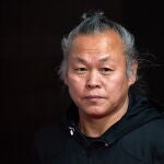 Berlin (Germany).- (FILE) South Korean director Kim Ki-duk poses during a photocall for 'Inkan, Gongkan, Sikan Grigo Inkan - Human, Space, Time and Human' at the 68th annual Berlin International Film Festival (Berlinale), in Berlin, Germany, 17 February 2018 (re-issued 11 December 2020). Media reports on 11 December state that South Korean movie director Kim Ki-duk died of complications after a Covid-19 infection at the age of 59 while he was working in Latvia. (Cine, Alemania, Corea del Sur, Letonia) EFE/EPA/HAYOUNG JEON *** Local Caption *** 54127849