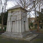El controvertido mausoleo en el cementerio de Brompton