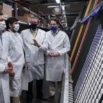 El líder del PP, Pablo Casado junto al presidente de Murcia López Miras, el secretario general Teodoro García Egea visitaron la empresa de distribución farmaceútica HEFAME en Murcia